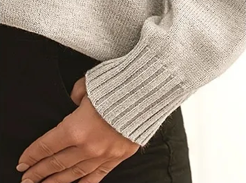 Avora Lyon | Pull uni à col V – tricot fashion ample