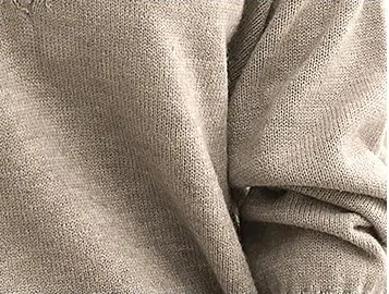 Avora Lyon | Pull uni à col V – tricot fashion ample